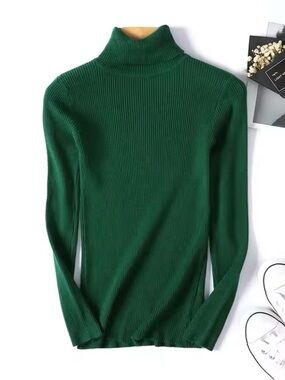 Women’s Green Ribbed Turtleneck Sweater